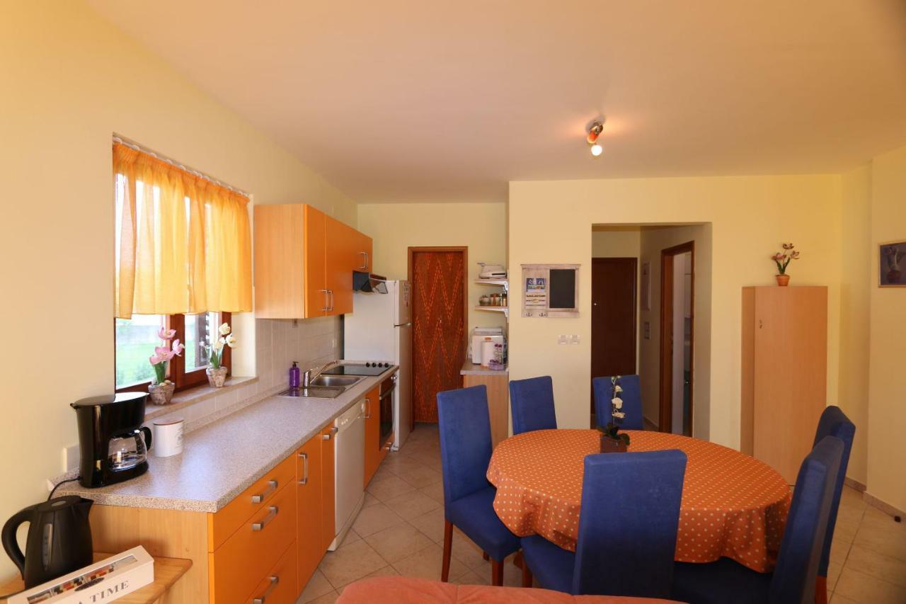 Apartment Dina Šilo Eksteriør billede